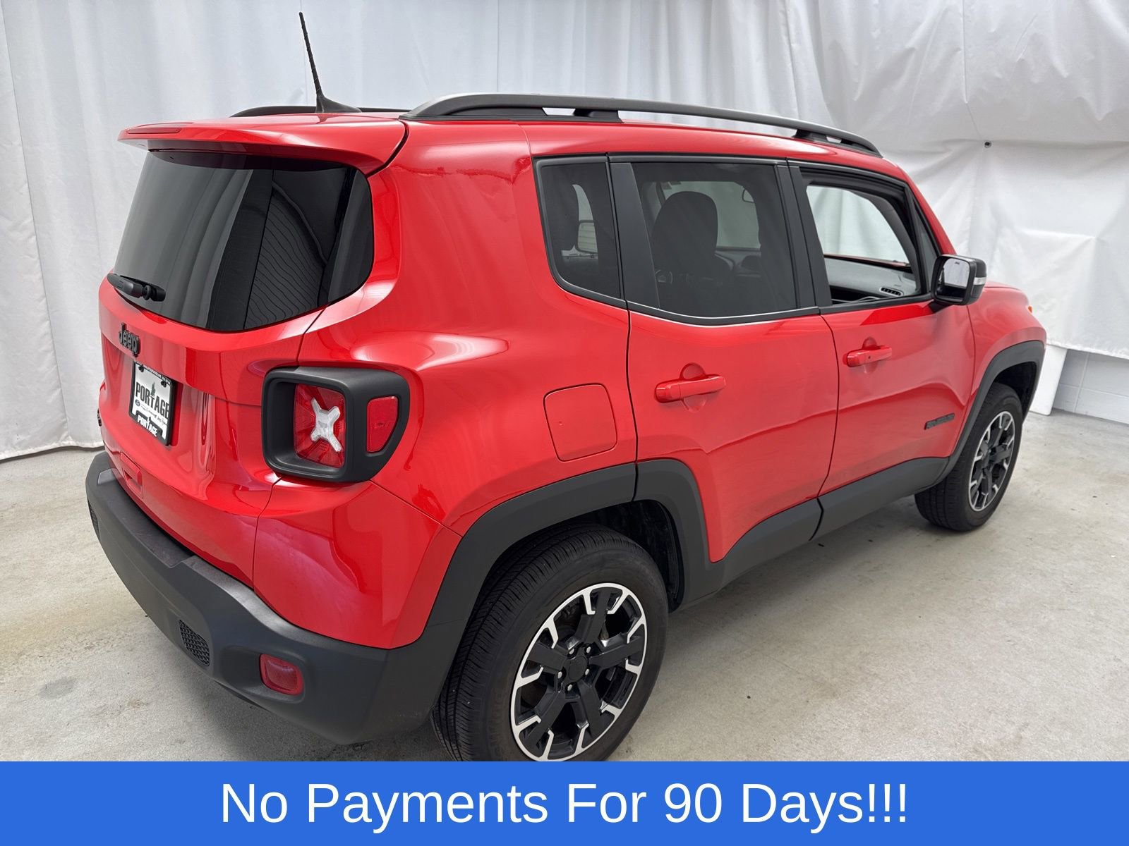 Used 2023 Jeep Renegade Latitude image 3