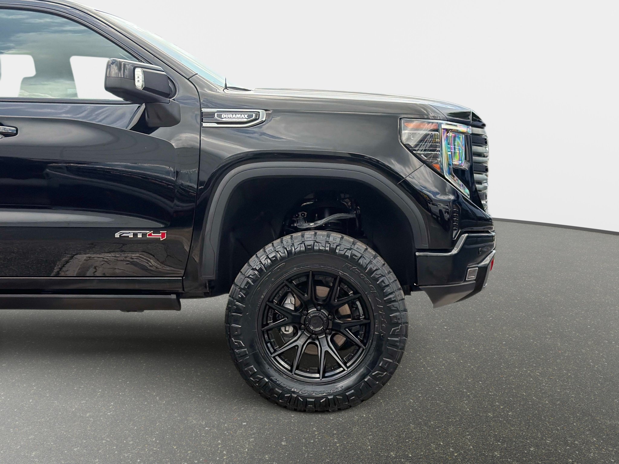 Used 2025 GMC Sierra 1500 AT4 w/ AT4 Premium Package AWD/4WD image 9
