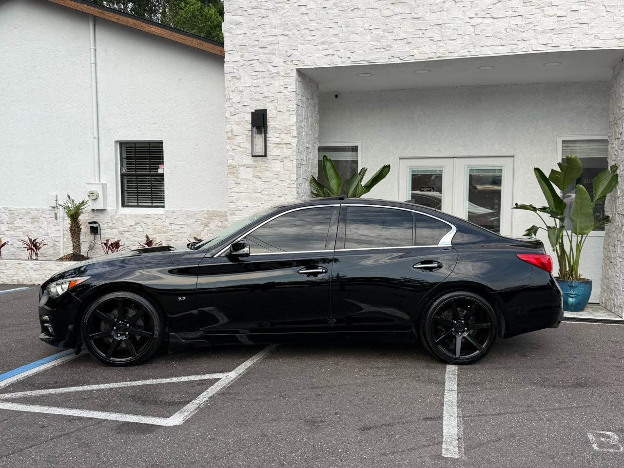 Used 2014 INFINITI Q50 Premium w/ Technology Package RWD image 2