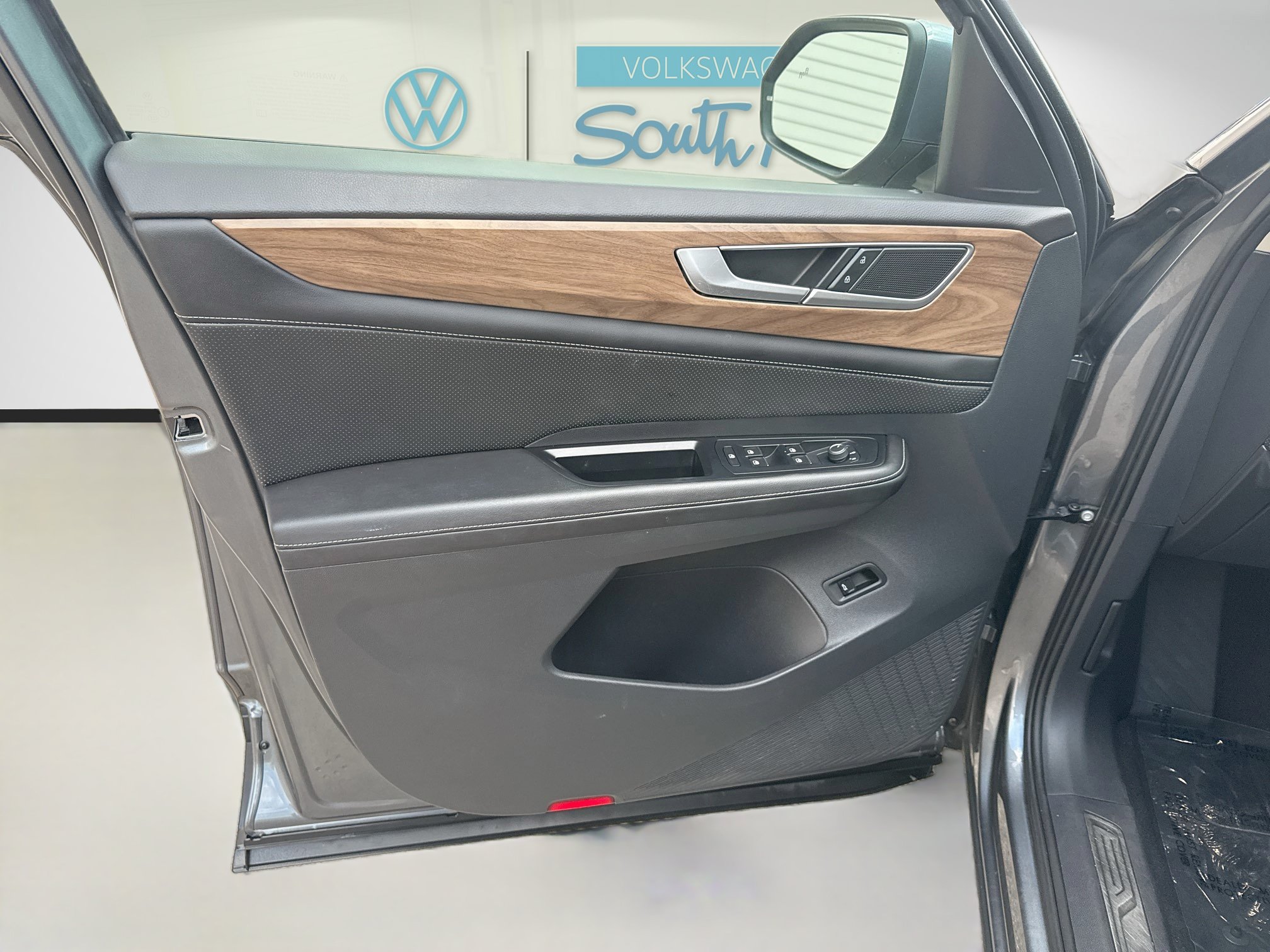 Used 2024 Volkswagen Atlas SE w/ Panoramic Sunroof Package FWD image 19
