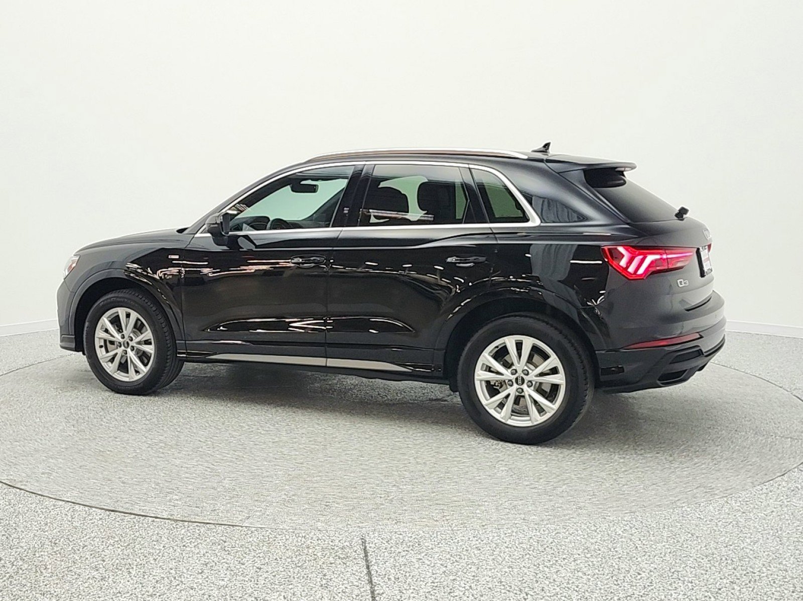 Used 2025 Audi Q3 2.0T Premium Plus w/ Premium Plus Package image 8