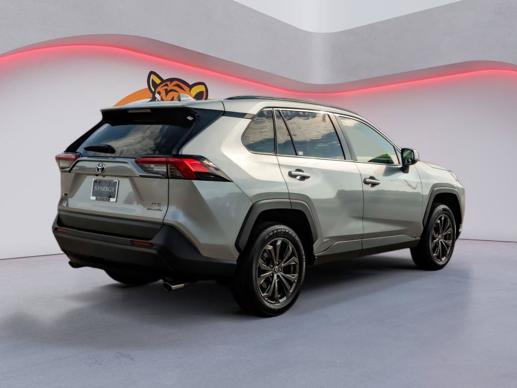 Used 2022 Toyota RAV4 XLE Premium AWD/4WD image 5