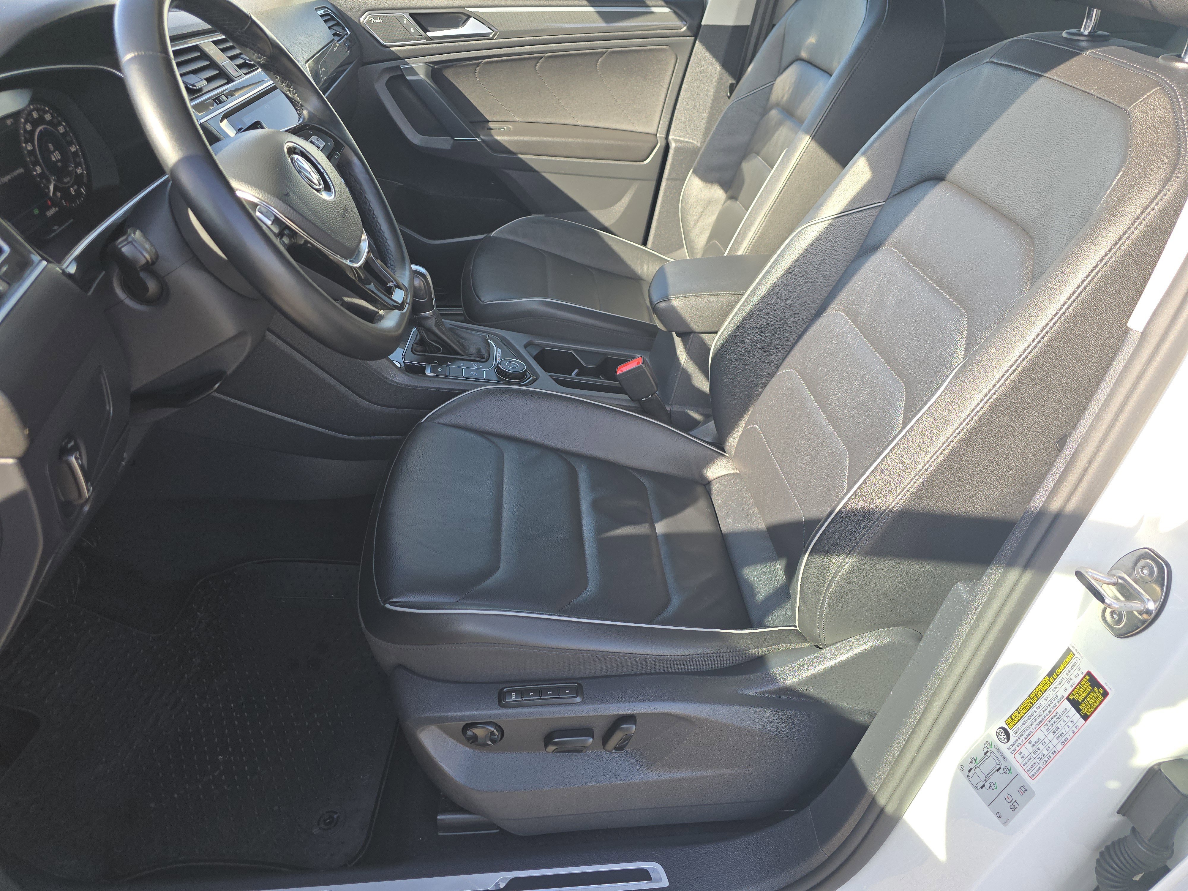 Used 2018 Volkswagen Tiguan SEL Premium w/ 3rd Row Seat Package AWD/4WD image 20