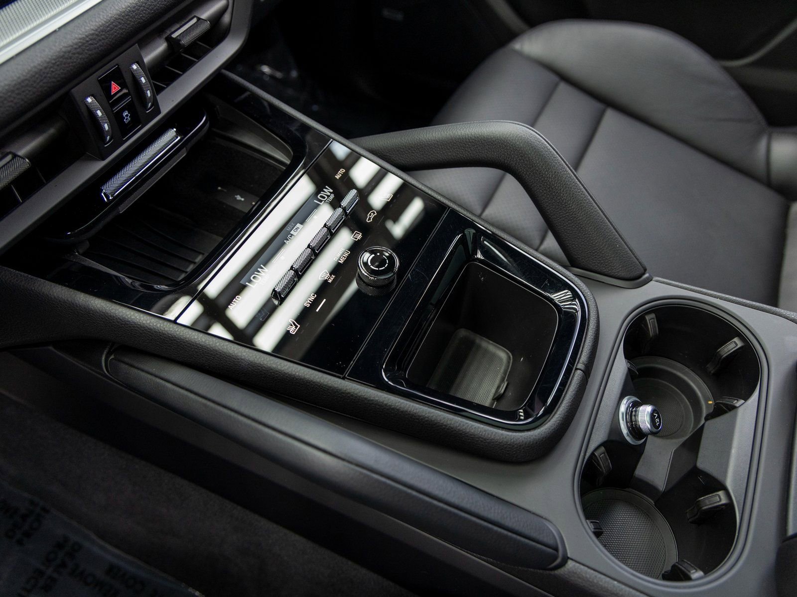 Certified 2025 Porsche Cayenne image 37