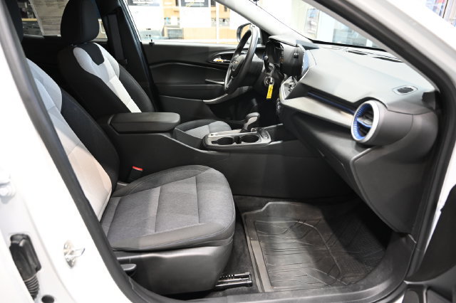 Used 2024 Chevrolet Trax LS w/ LS Convenience Package FWD image 10