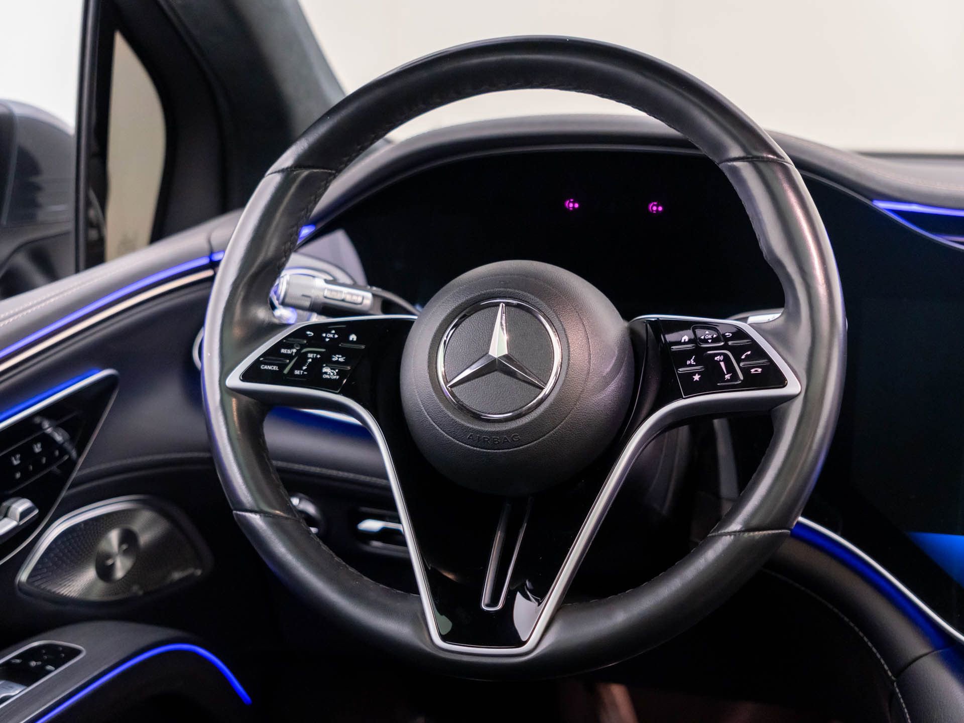 Used 2023 Mercedes-Benz EQS 580 4MATIC SUV w/ Exclusive Trim Package image 12