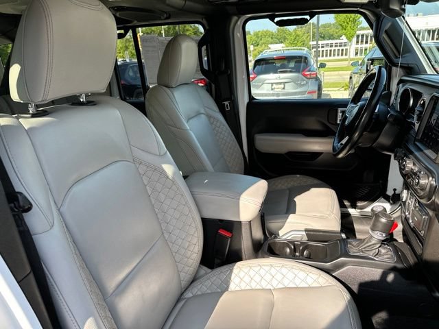Used 2022 Jeep Wrangler Unlimited Sahara AWD/4WD image 16