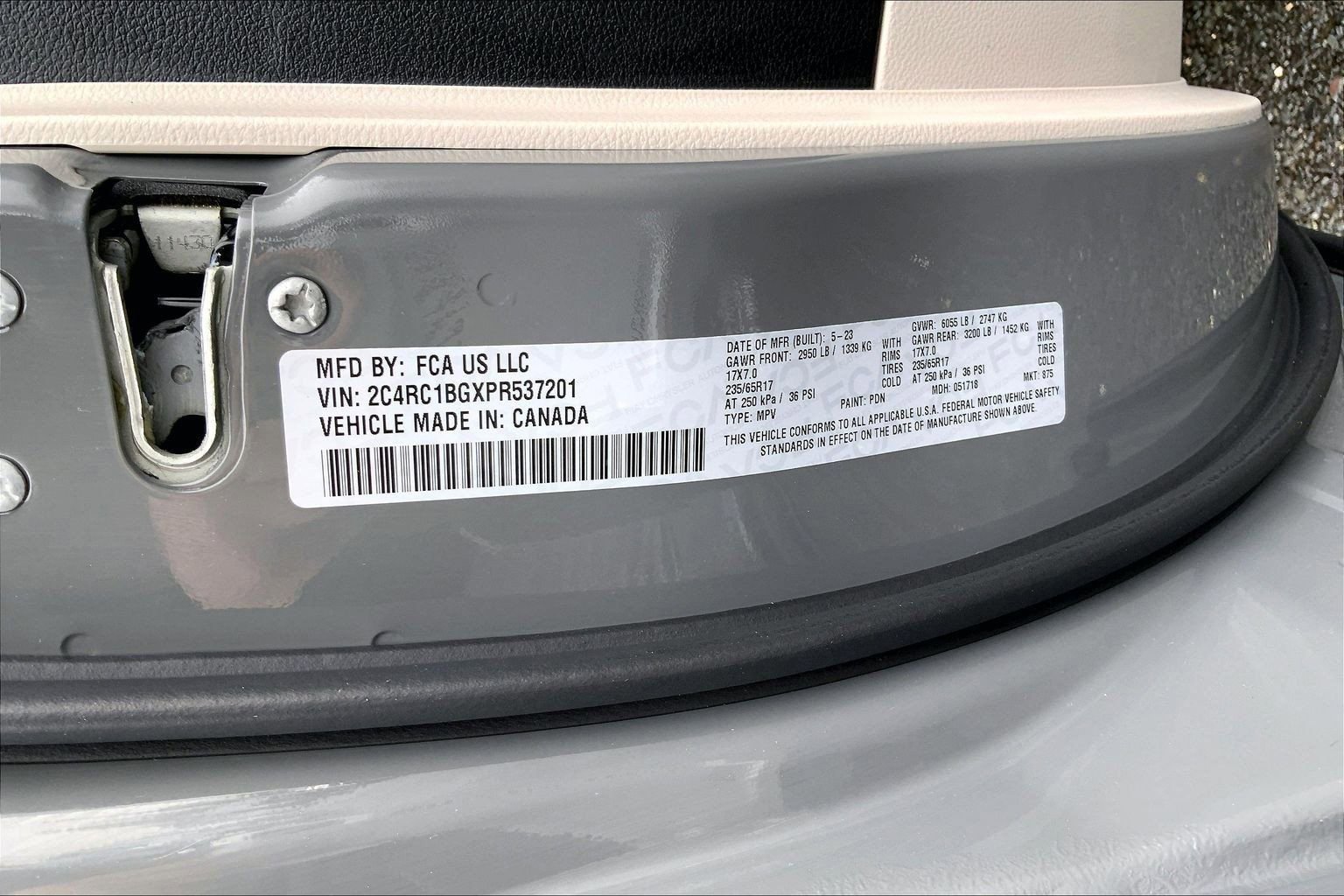 Certified 2023 Chrysler Pacifica Touring-L image 28