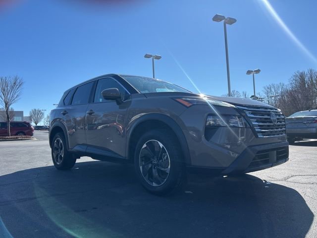 Used 2025 Nissan Rogue SV image 3