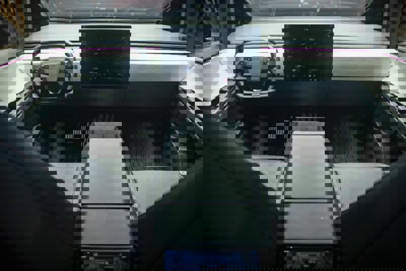 Used 2024 Tesla Cybertruck AWD Crew Cab image 15