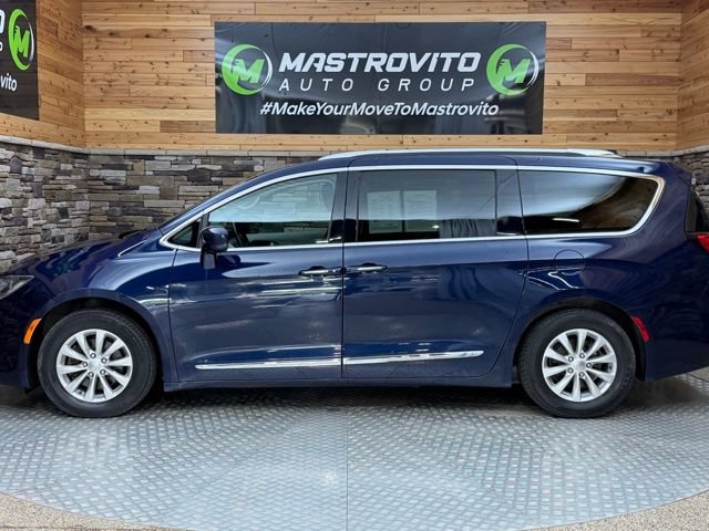 Used 2018 Chrysler Pacifica Touring-L FWD image 7