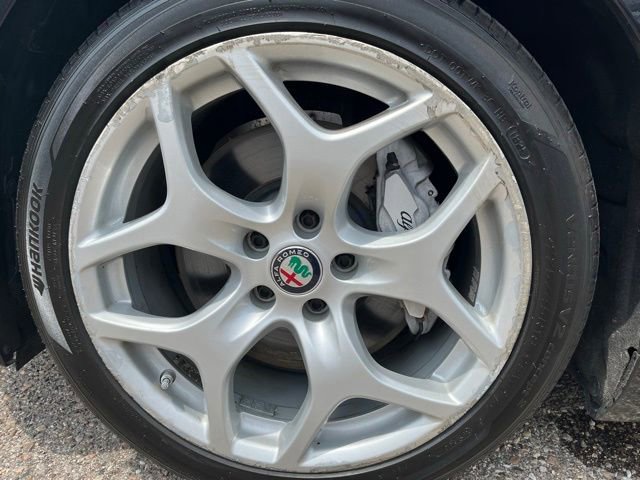 Used 2020 Alfa Romeo Giulia Ti w/ Active Blind Spot Package AWD/4WD image 10