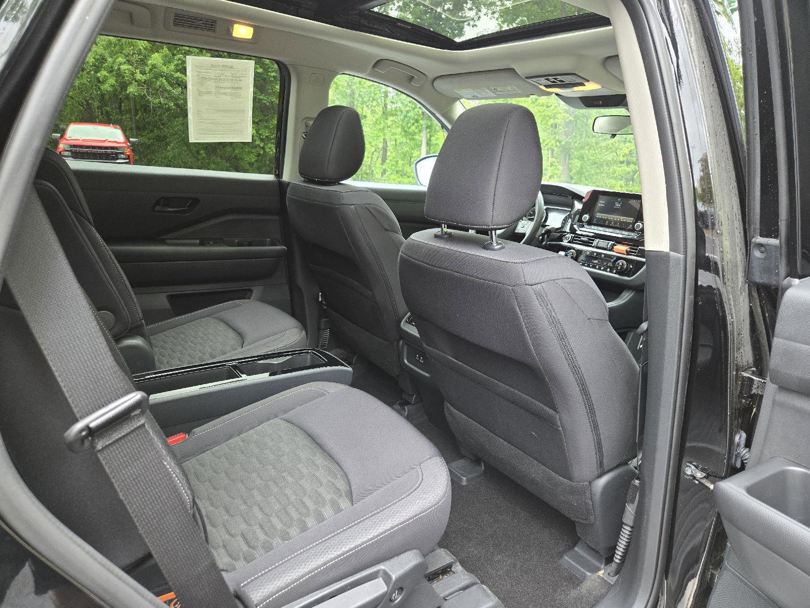 Used 2023 Nissan Pathfinder SV w/ SV Premium Package AWD/4WD image 27