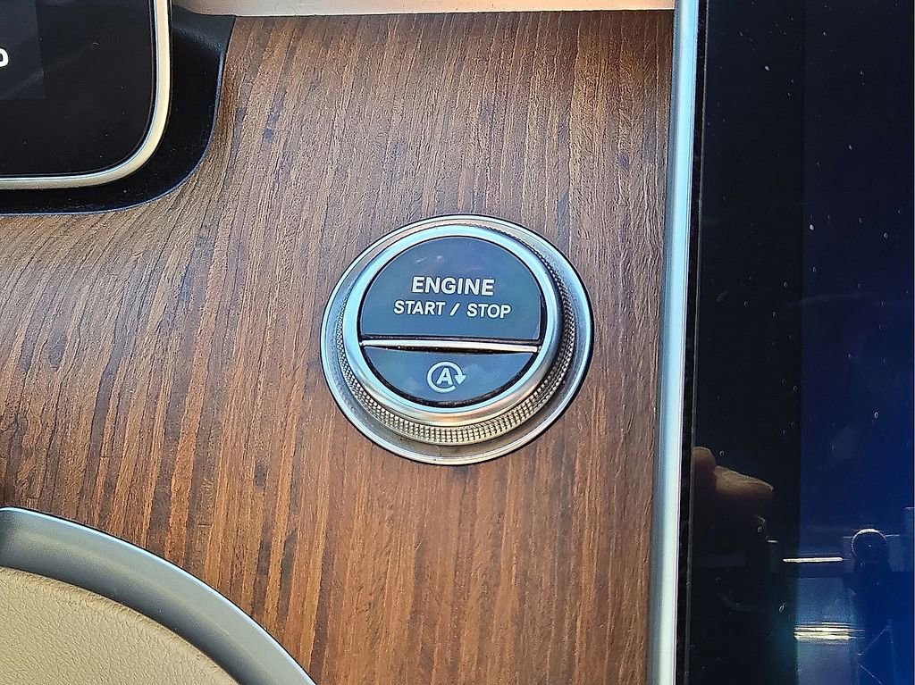 Used 2024 Mercedes-Benz C 300 Sedan image 30