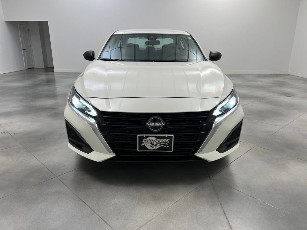 Used 2024 Nissan Altima 2.5 SV AWD/4WD image 3
