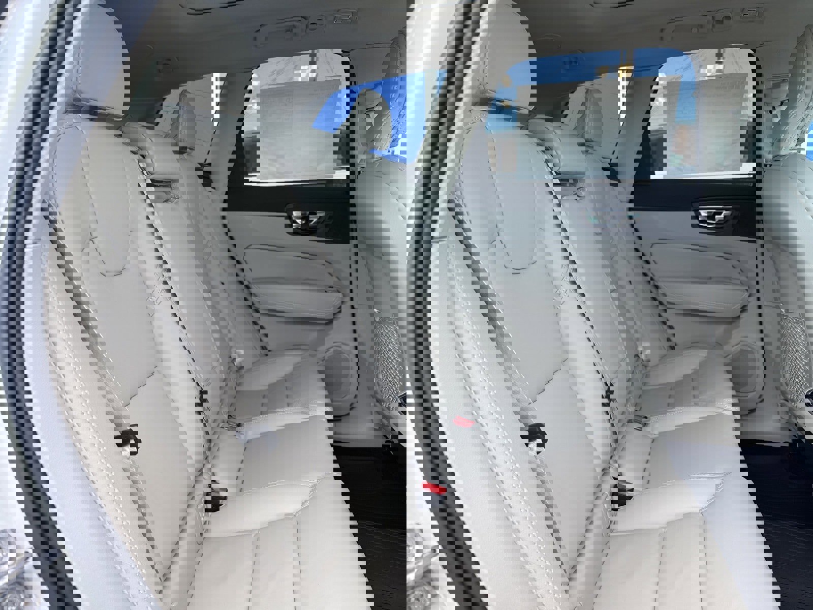 New 2026 Volvo XC60 B5 Ultra w/ Protection Package Premier image 13