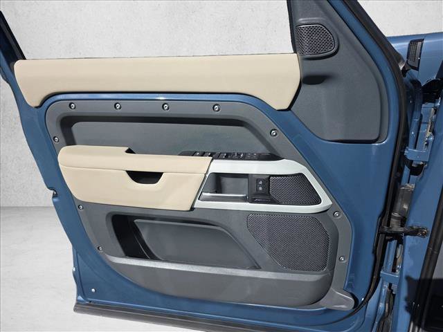 Used 2024 Land Rover Defender 110 X-Dynamic SE image 26