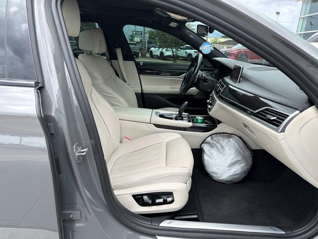 Used 2020 BMW 750i xDrive w/ Executive Package AWD/4WD image 8