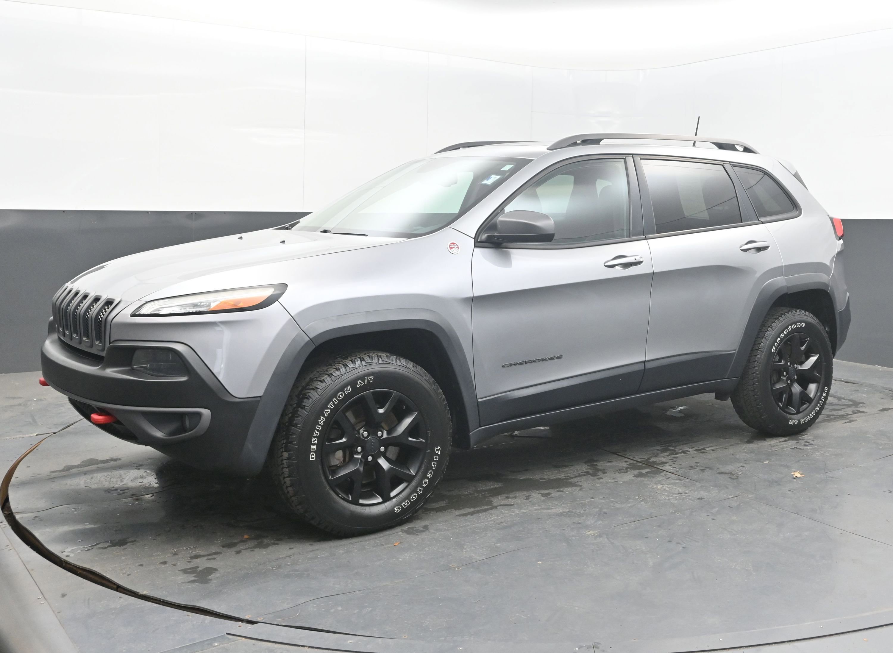 Used 2016 Jeep Cherokee Trailhawk w/ Comfort/Convenience Group AWD/4WD image 4
