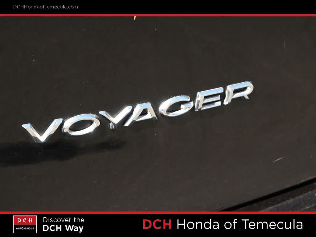 Used 2023 Chrysler Voyager LX FWD image 7