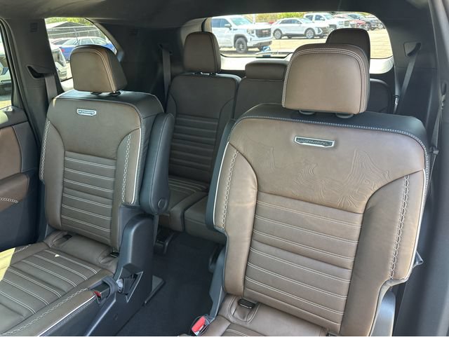 New 2026 GMC Acadia Denali Ultimate w/ LPO, Floor Liner Package AWD/4WD image 18