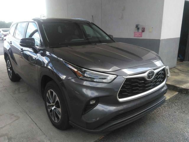 Used 2024 Toyota Highlander XLE image 2