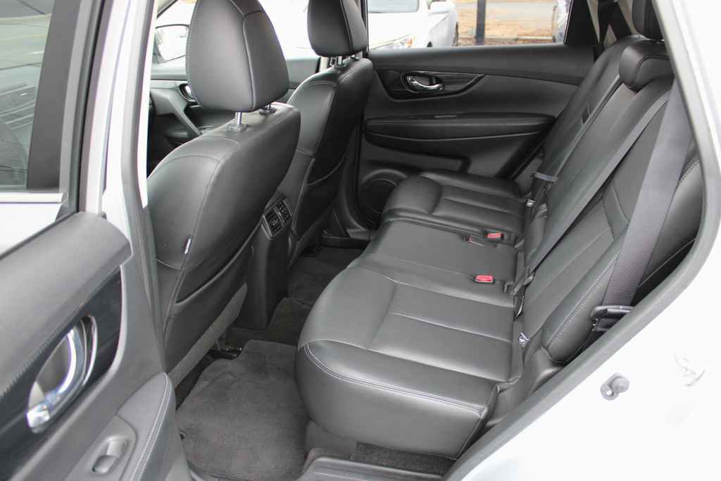 Used 2018 Nissan Rogue SL image 10