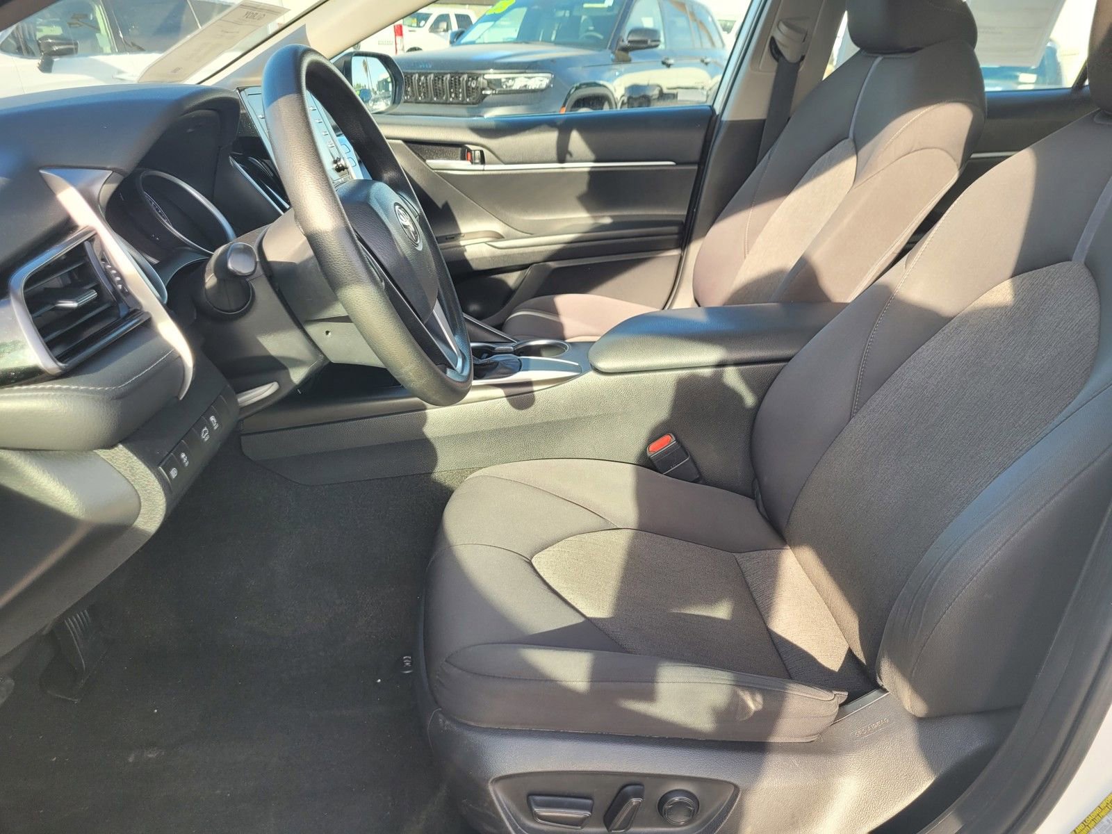 Used 2021 Toyota Camry LE image 15