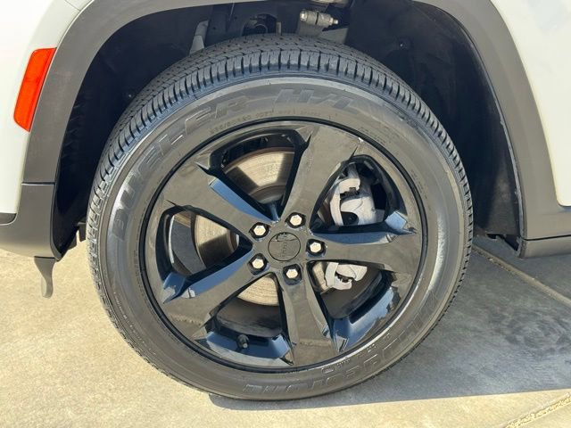 Used 2023 Jeep Grand Cherokee L Laredo image 10