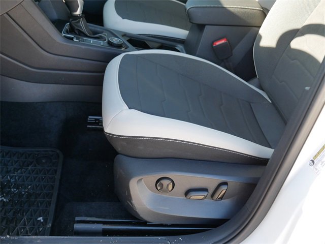 Certified 2025 Volkswagen Taos SE w/ Panoramic Sunroof Package image 14