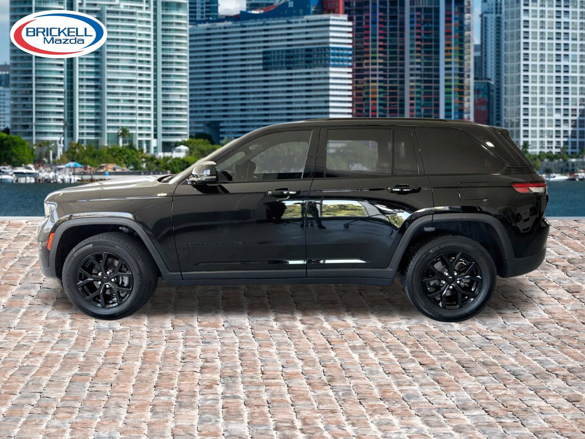 Used 2024 Jeep Grand Cherokee Altitude RWD image 6