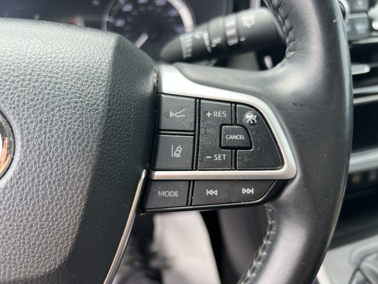 Used 2024 Toyota Highlander LE FWD image 20