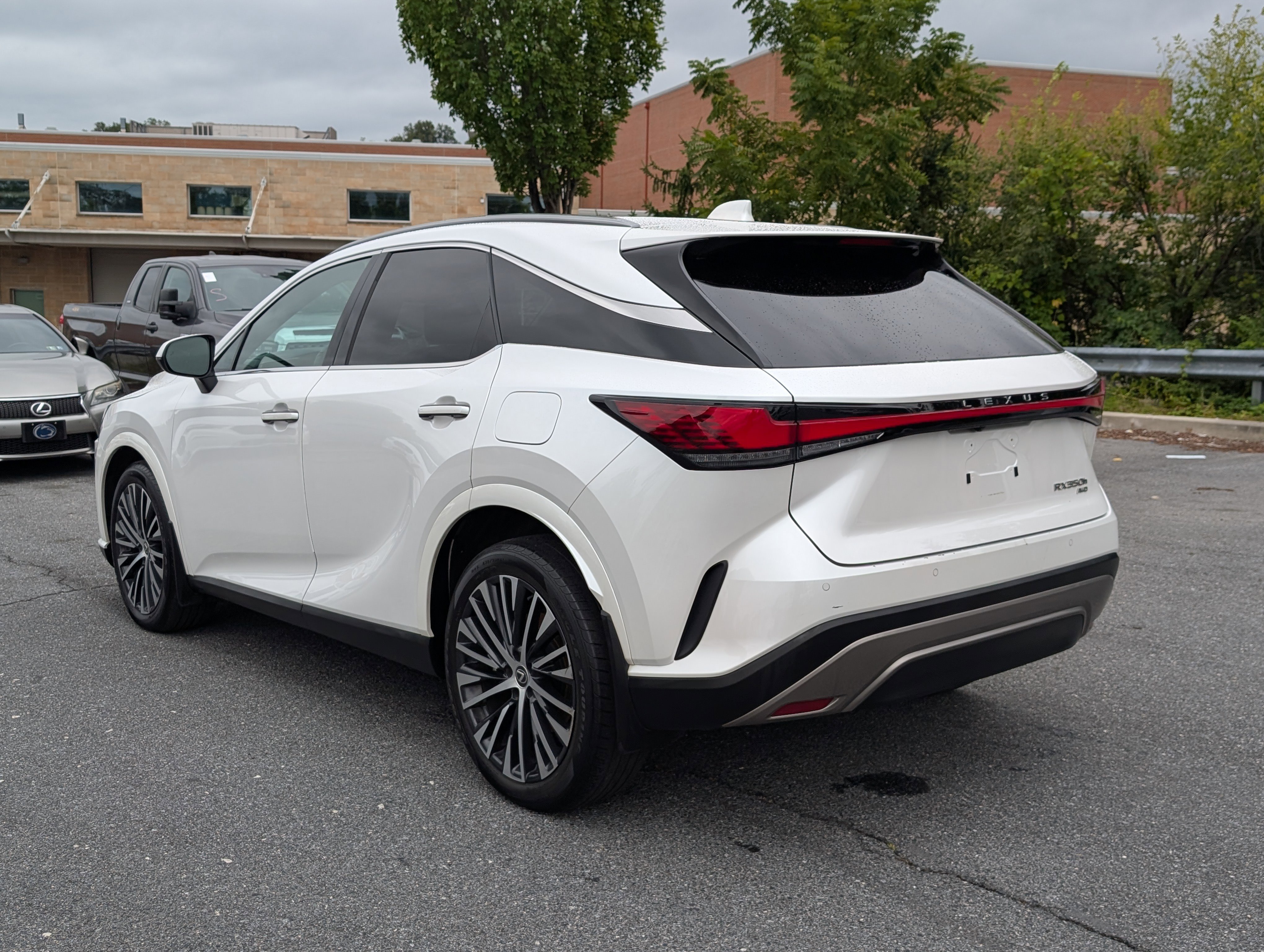 Certified 2023 Lexus RX 350 RX 350h Premium Plus w/ Accessory Package (2T) image 5