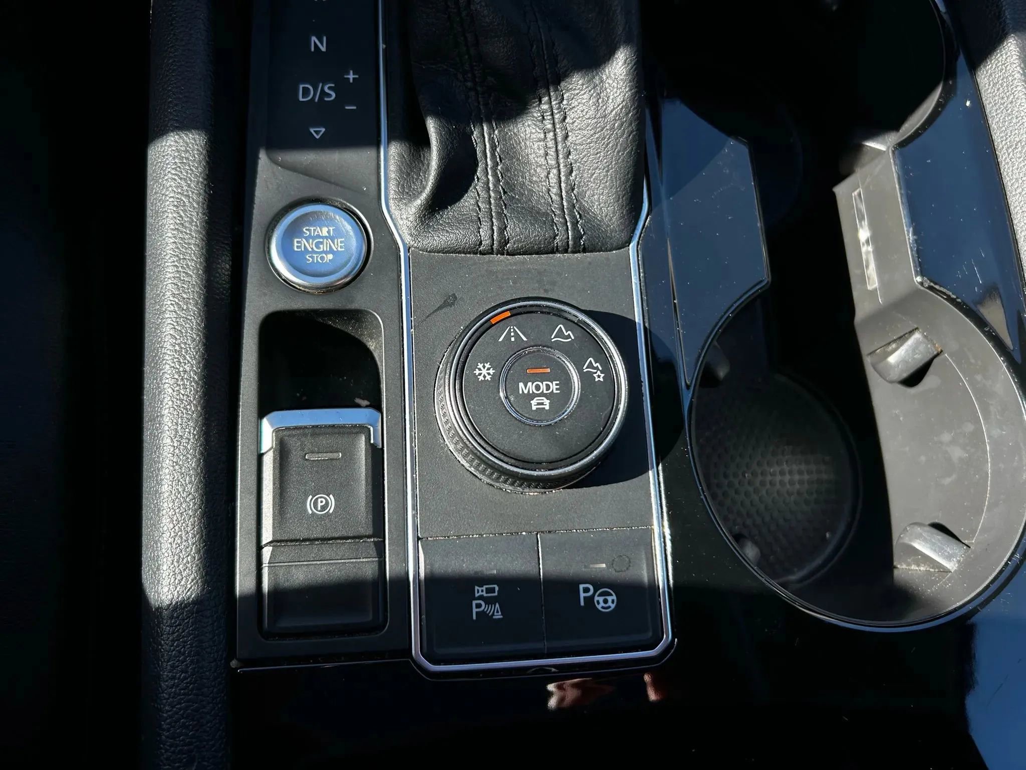 Used 2018 Volkswagen Atlas SEL Premium image 28