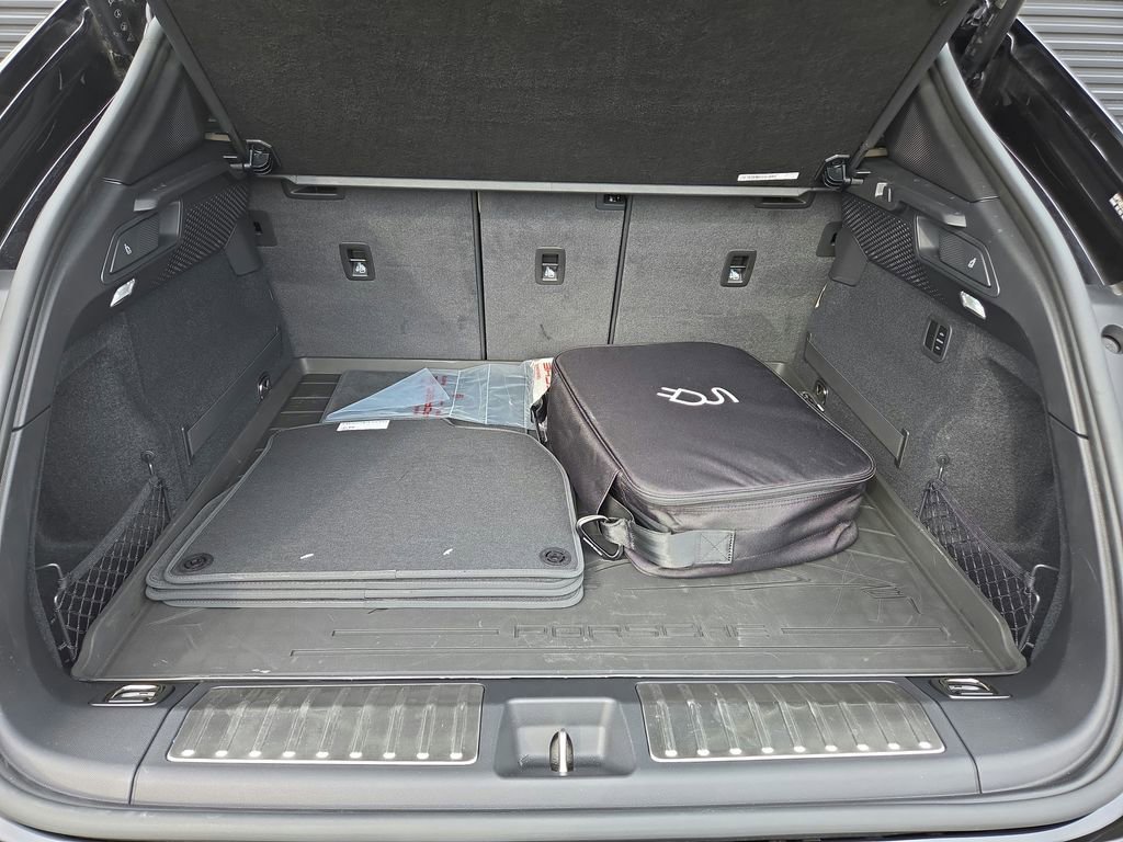 Certified 2025 Porsche Macan 4S Electric image 31