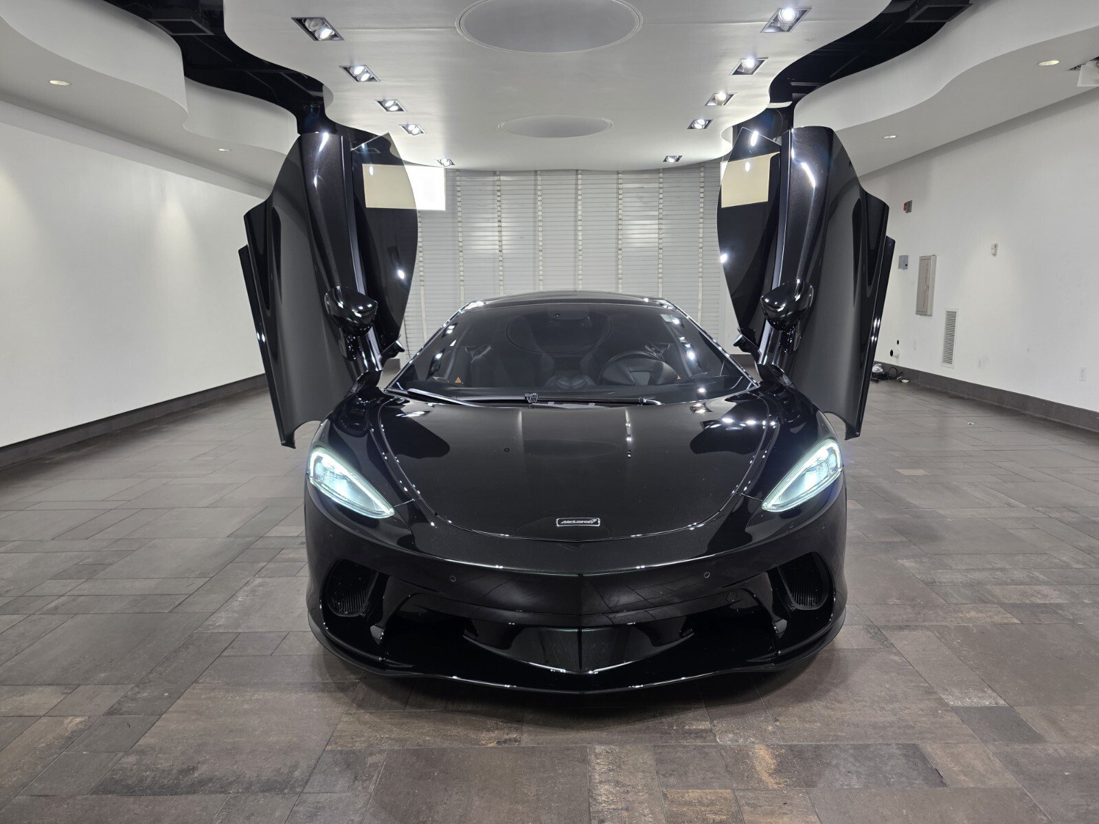 Used 2023 McLaren GT RWD image 20