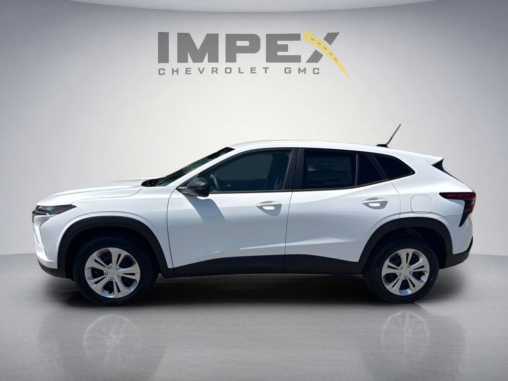 Used 2026 Chevrolet Trax LS FWD image 2