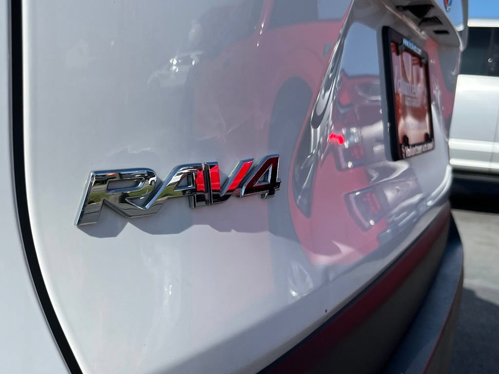 Used 2021 Toyota RAV4 LE FWD image 7