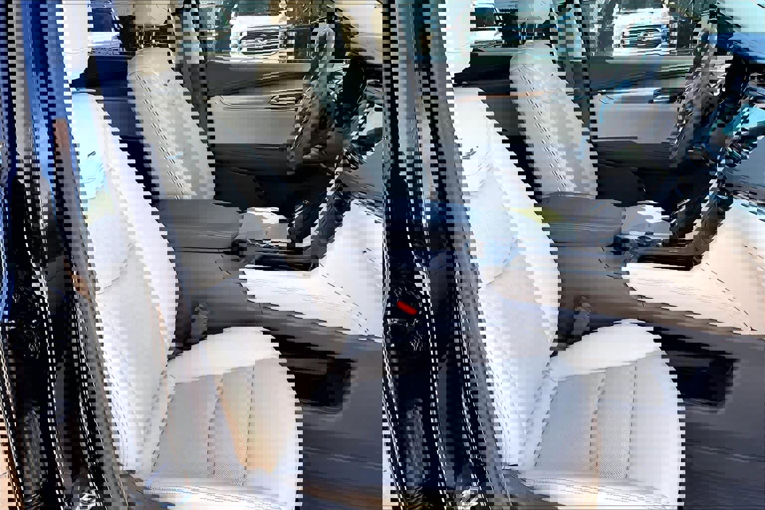 Used 2022 Cadillac XT5 Premium Luxury w/ LPO, Floor Liner Package image 8