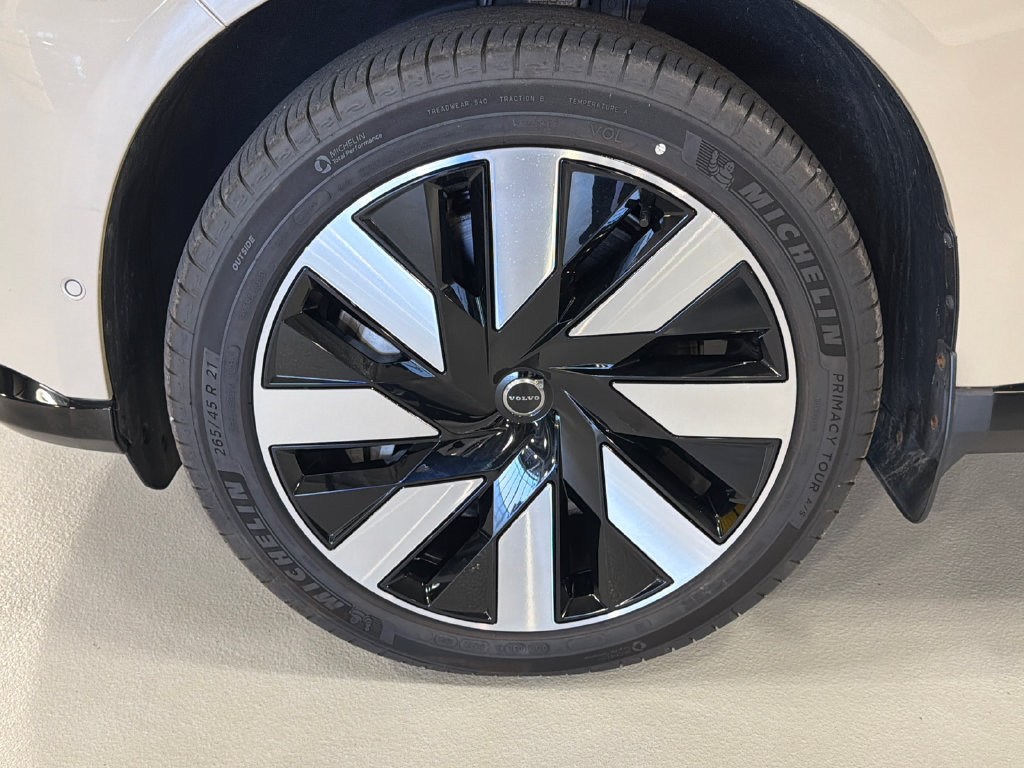 Certified 2025 Volvo EX90 Plus AWD/4WD image 8