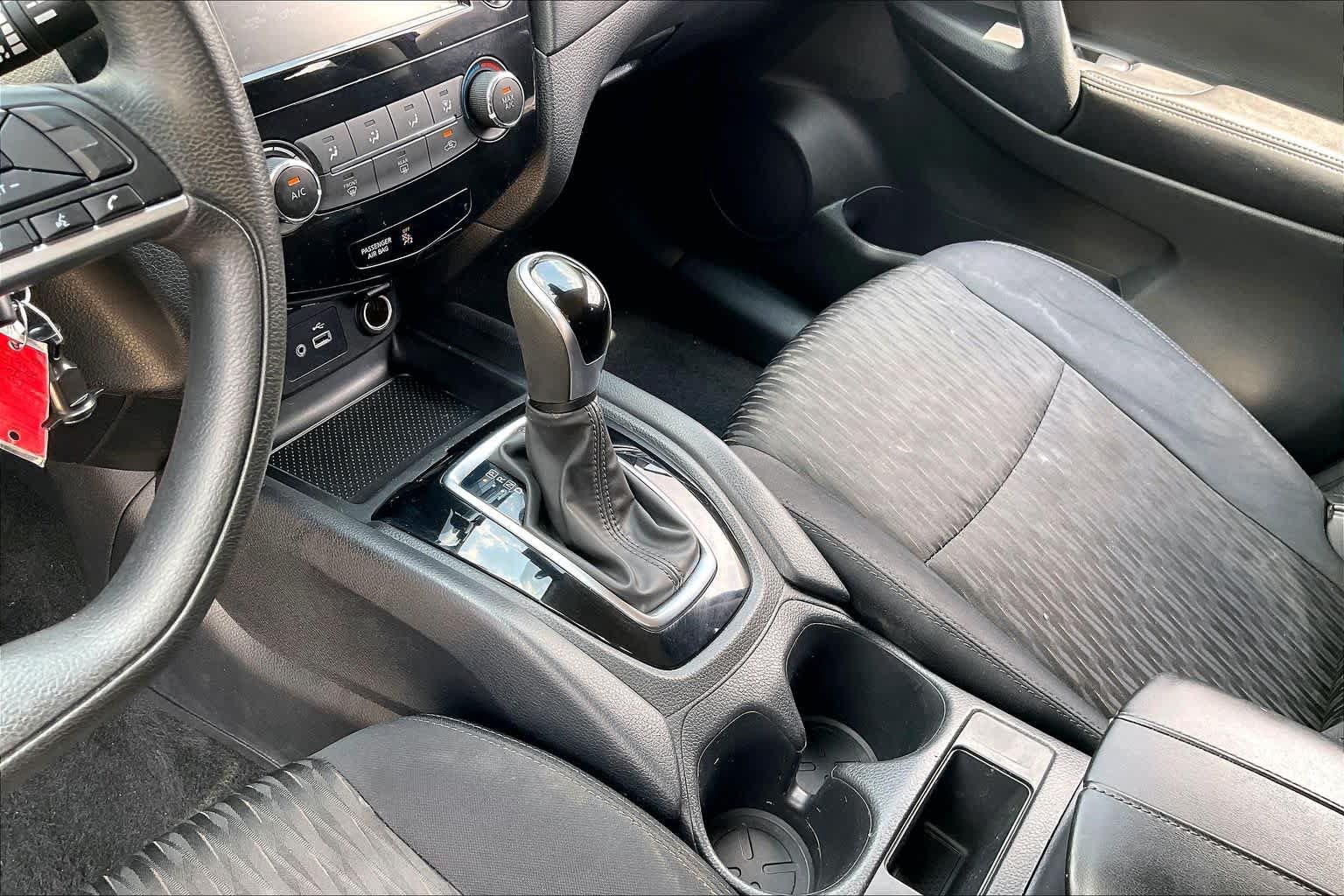 Used 2019 Nissan Rogue S FWD image 14