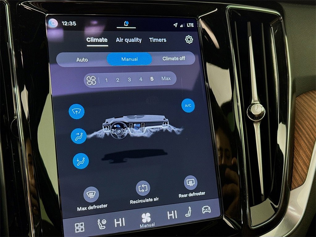 Used 2024 Volvo V60 B5 Cross Country Plus w/ Protection Package Premier image 17