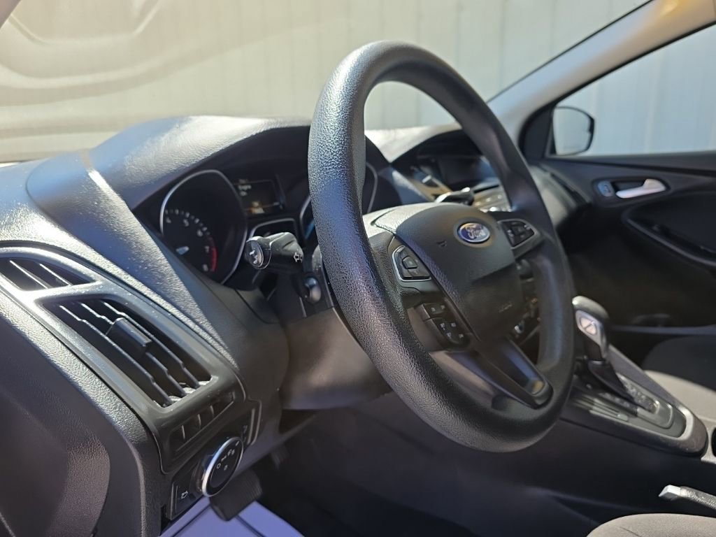 Used 2017 Ford Focus SE FWD image 14