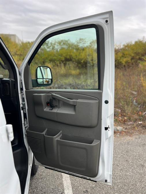 Used 2018 Chevrolet Express 2500 image 20