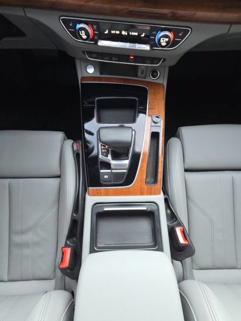 Used 2022 Audi Q5 e Premium Plus AWD/4WD image 40