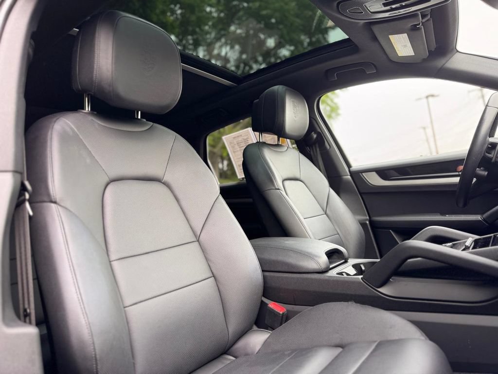 Used 2024 Porsche Cayenne AWD/4WD image 28