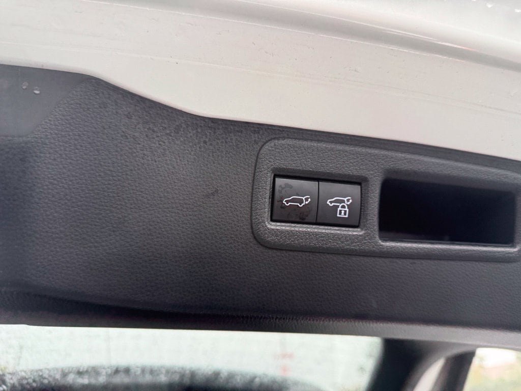 Certified 2021 Toyota Venza LE AWD/4WD image 19