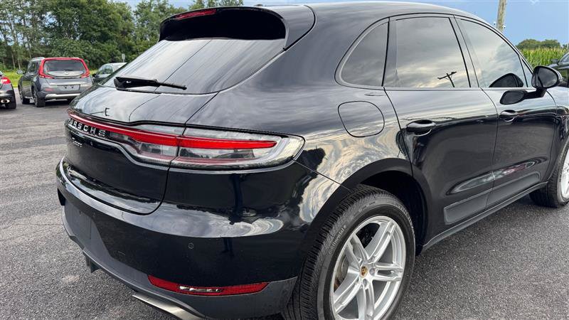 Used 2020 Porsche Macan w/ Premium Package Plus AWD/4WD image 21