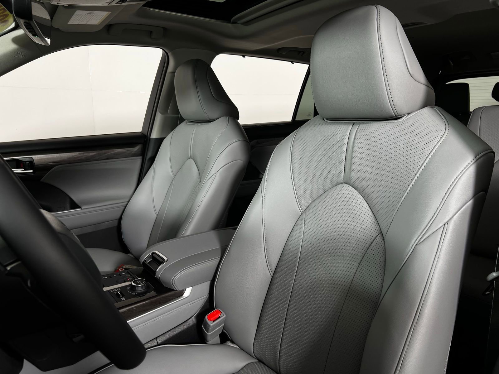 Certified 2026 Toyota Highlander Limited image 13