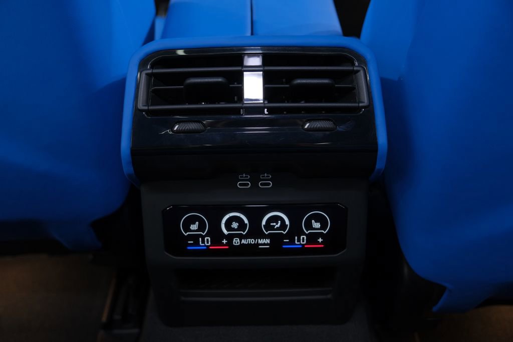 Used 2025 BMW M5 image 64